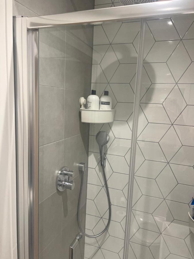 London Heathrow Airport Apartment Voyager House Terminal 12345 - Ev Electric And Parking Available Хитроу Экстерьер фото