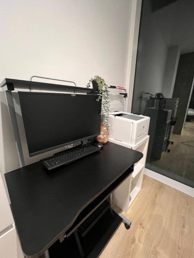 London Heathrow Airport Apartment Voyager House Terminal 12345 - Ev Electric And Parking Available Хитроу Экстерьер фото