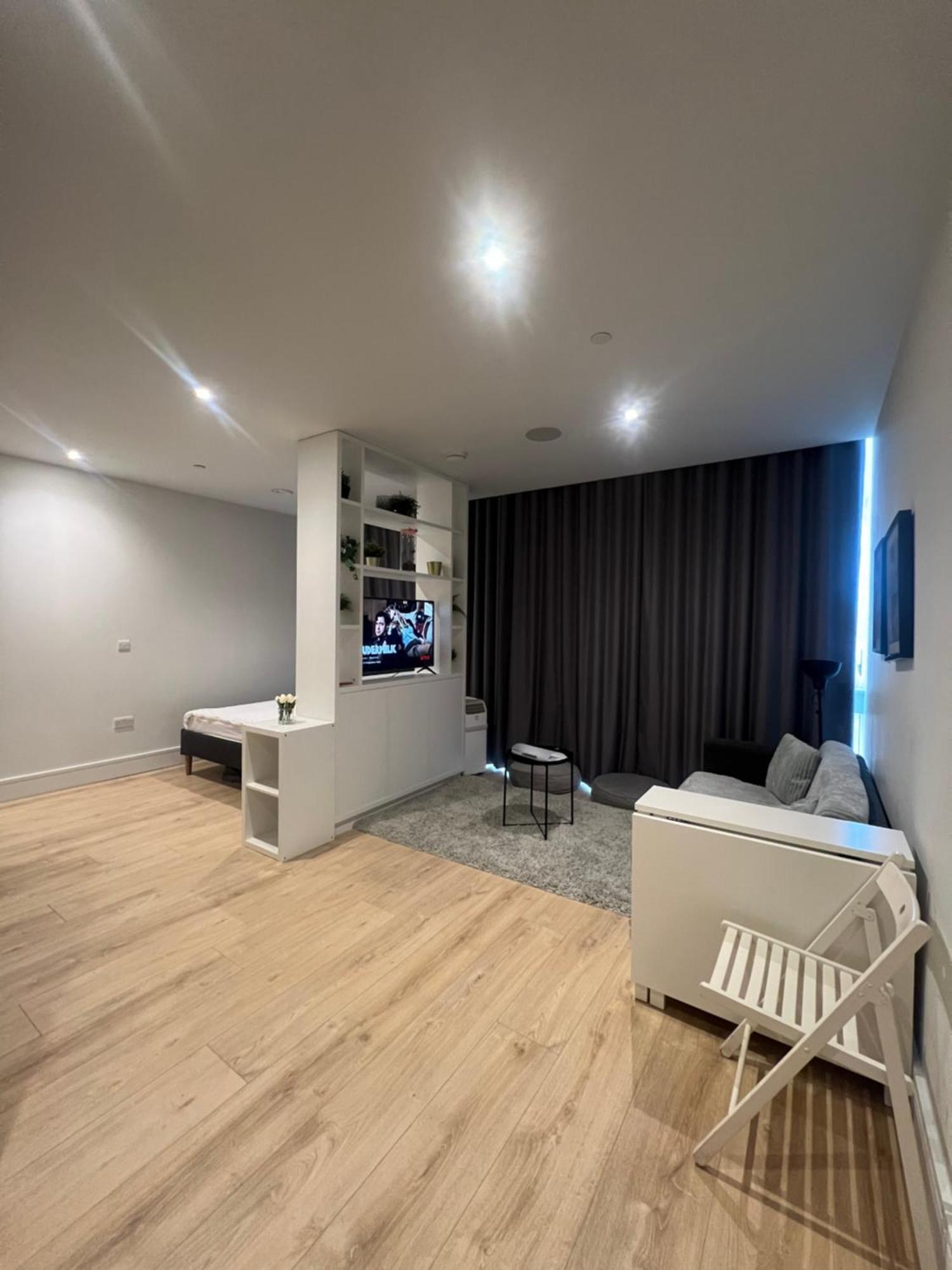 London Heathrow Airport Apartment Voyager House Terminal 12345 - Ev Electric And Parking Available Хитроу Экстерьер фото