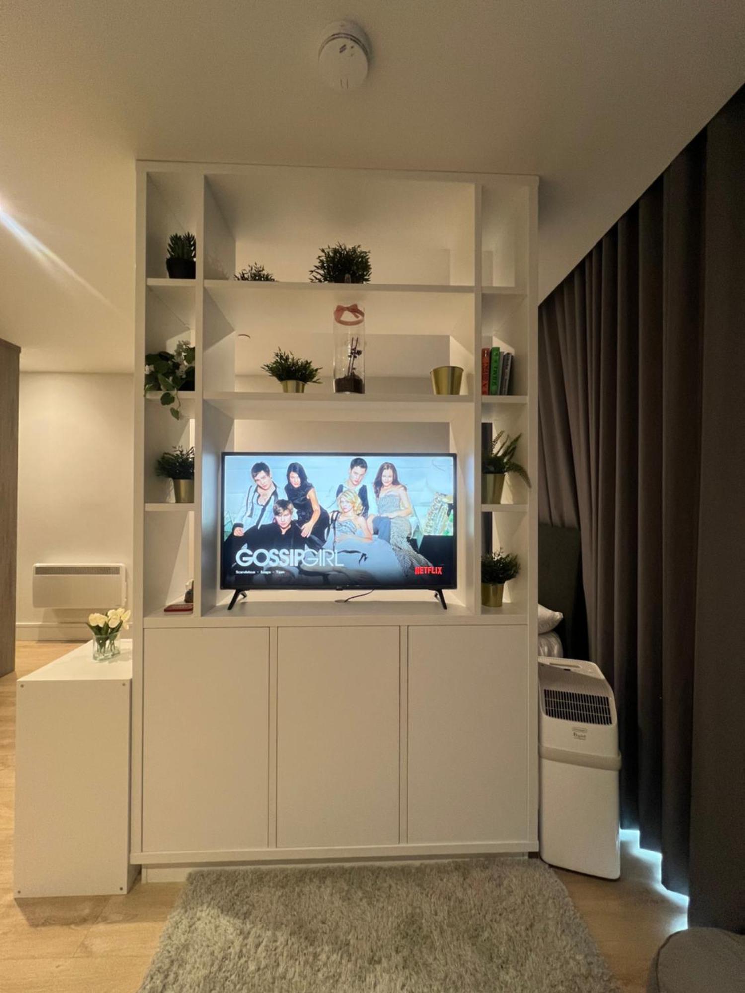 London Heathrow Airport Apartment Voyager House Terminal 12345 - Ev Electric And Parking Available Хитроу Экстерьер фото