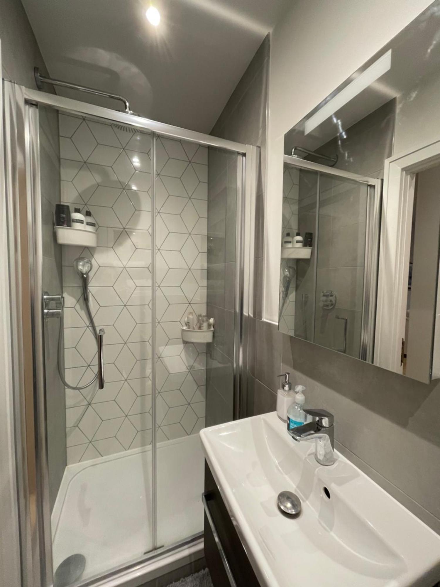 London Heathrow Airport Apartment Voyager House Terminal 12345 - Ev Electric And Parking Available Хитроу Экстерьер фото