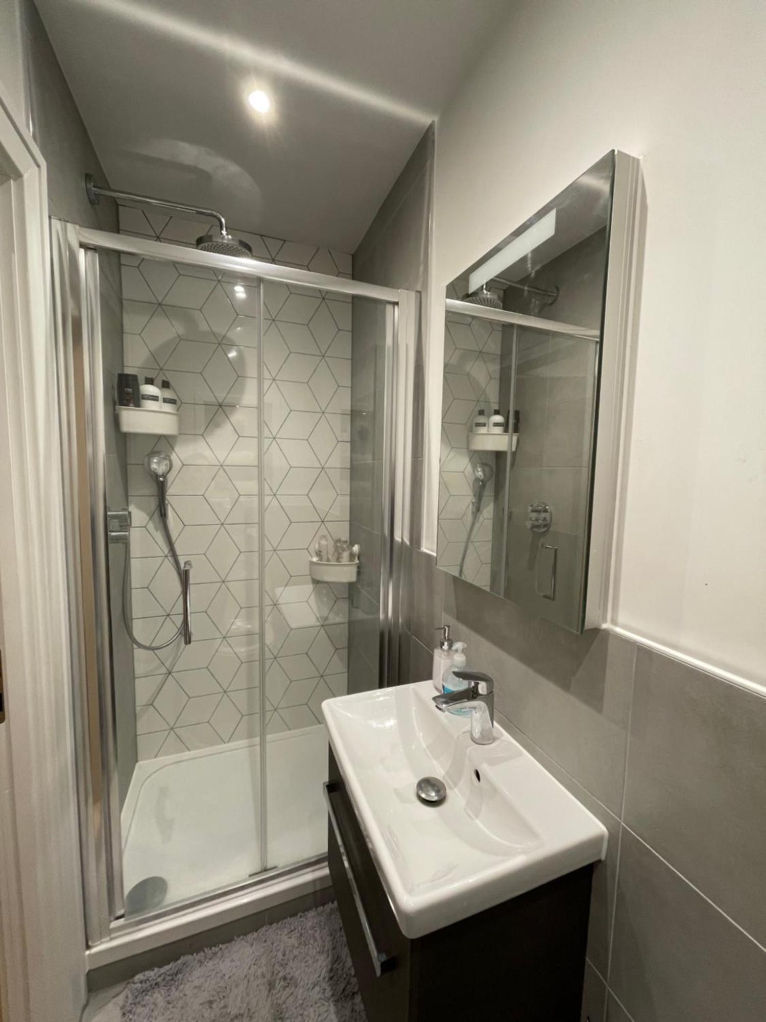 London Heathrow Airport Apartment Voyager House Terminal 12345 - Ev Electric And Parking Available Хитроу Экстерьер фото