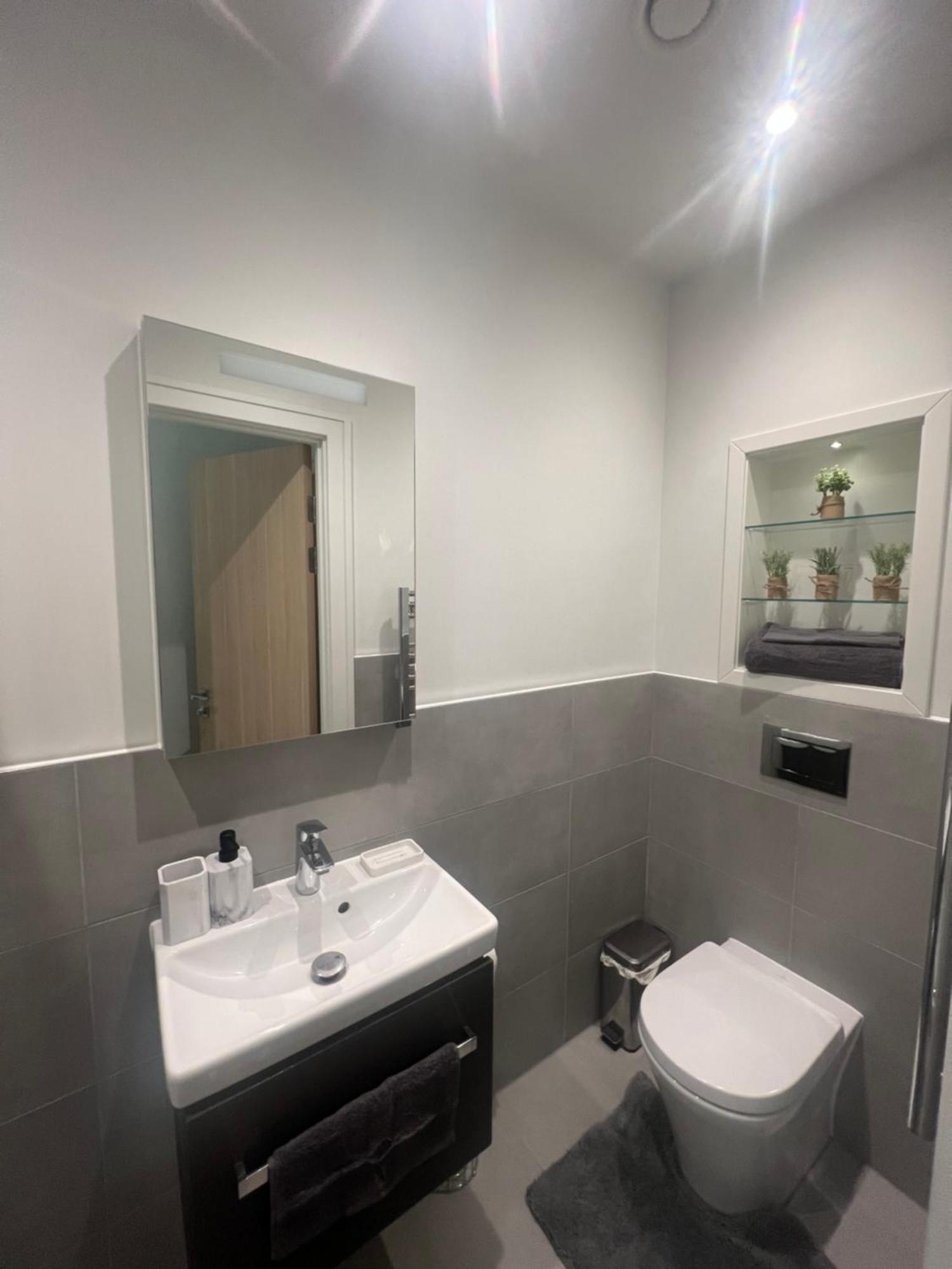 London Heathrow Airport Apartment Voyager House Terminal 12345 - Ev Electric And Parking Available Хитроу Экстерьер фото